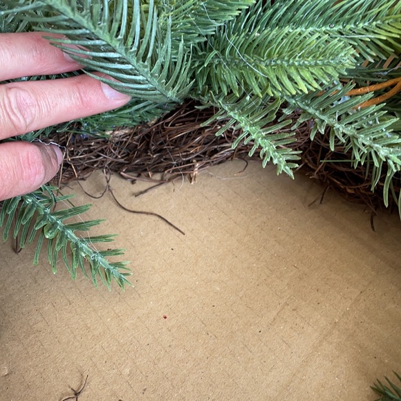 Home Reflections Wreath - Picture 2 of 4